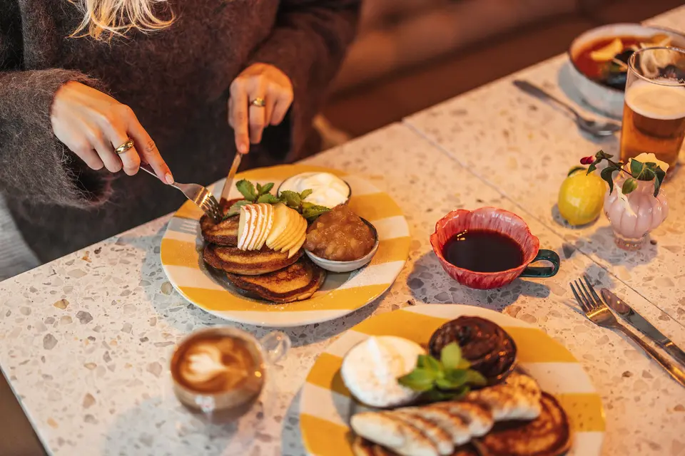 Amerikanska pannkakor med färska bär